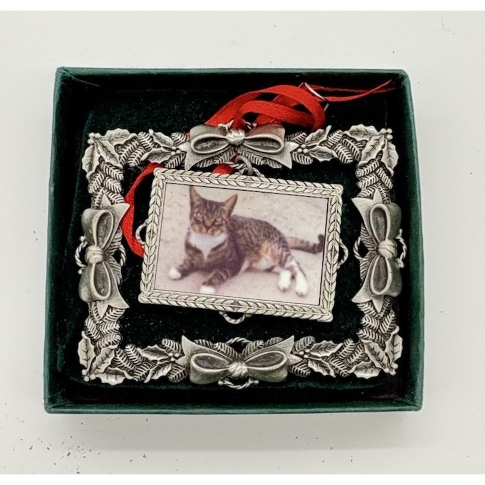 Seagull Pewter Mini Raised Holly & Ribbon Ornament Picture Frame Holidays New - Picture 2 of 9